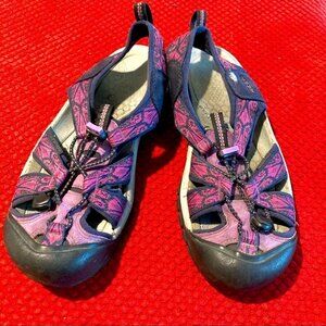 KEEN Sz 8 Waterproof Comfort Hiking Sandals W/ Bungee  Closure